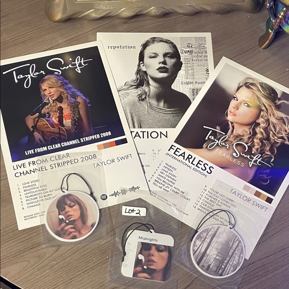 Taylor Swift Memorabilia Collection - Black, White, Blue - Picture 1 of 8